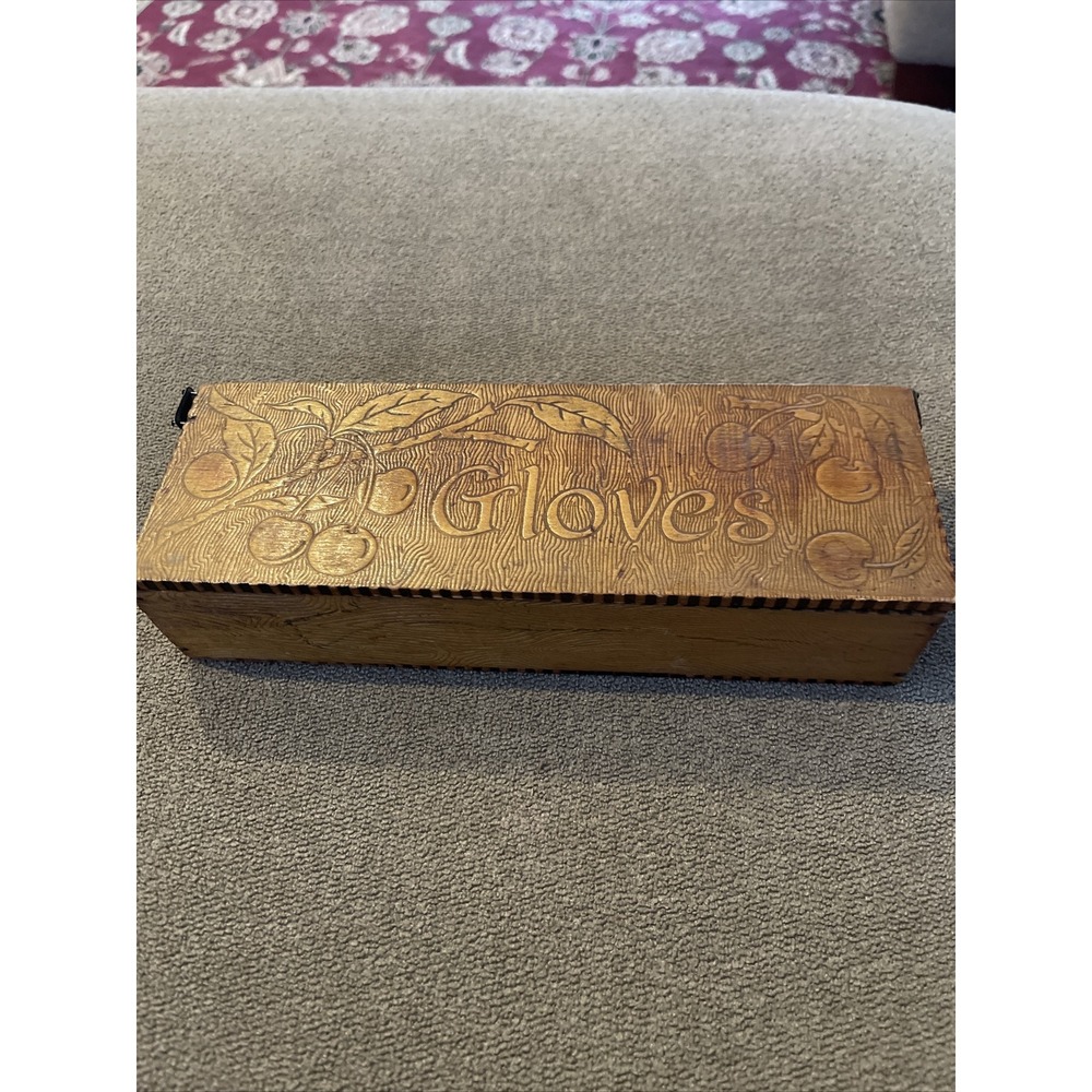 Antique Handcrafted Carved Ladies'  Flemish Art Brown Wooden Glove Box (TD)